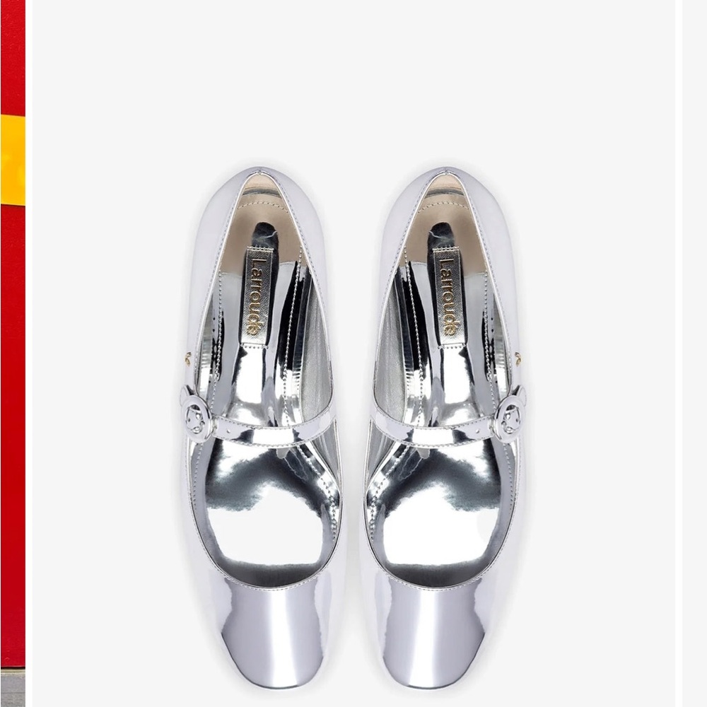 Laroude Blair Ballet Flat Silver. NEW